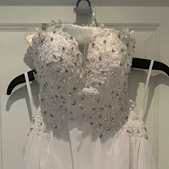 Elegant White Beaded Gown - Picture 4 of 4